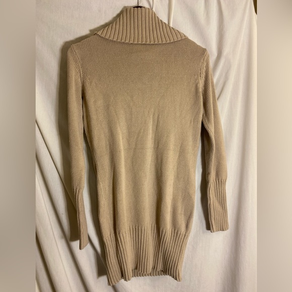 Woman’s Turtle Neck Sweater size Med. - Picture 6 of 8